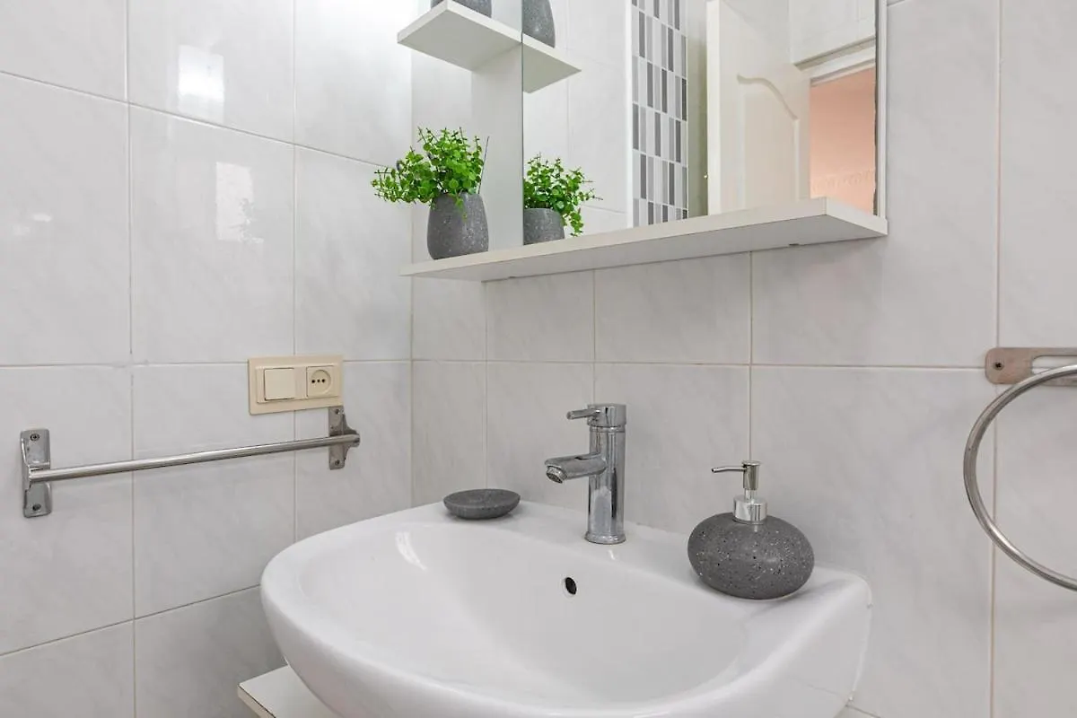 Cozy Beachfront 2B Apartment Estepona Spanyolország